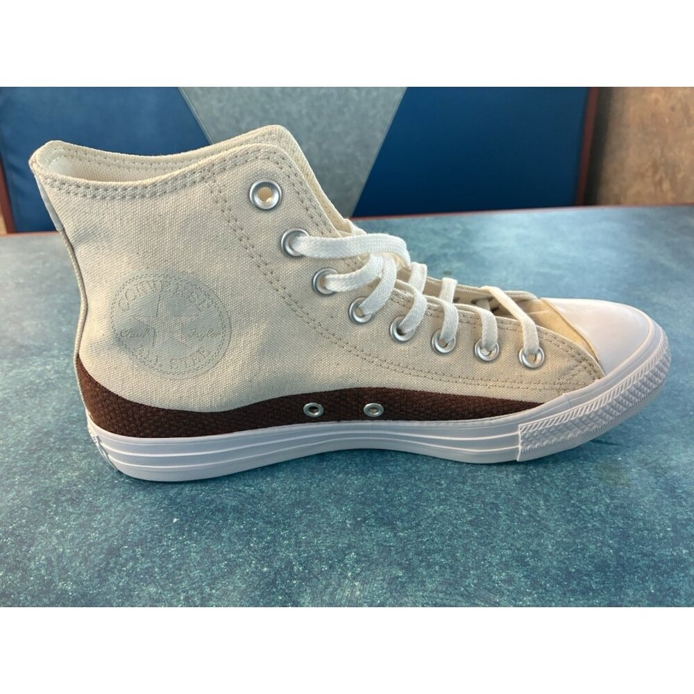 Converse Chuck Taylor womens shoes size 9/mens shoes size 7  white new with box